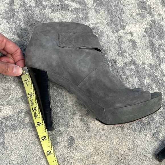 MICHAEL Michael Kors Devenport Suede Leather Cutout Heels Booties Gray Sz 7 - Picture 8 of 14